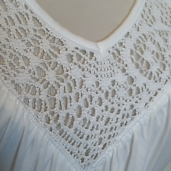 ANN TAYLOR WHITE TOP BELL SLEEVE CROCHET TRIMMER V NECK SMALL WOMENS SMALL - Picture 1 of 7